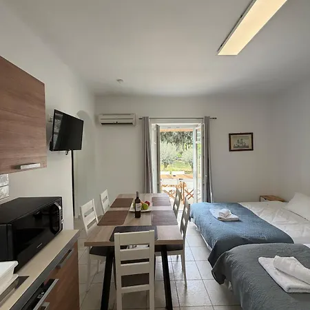 Kaniaris Olive Garden House