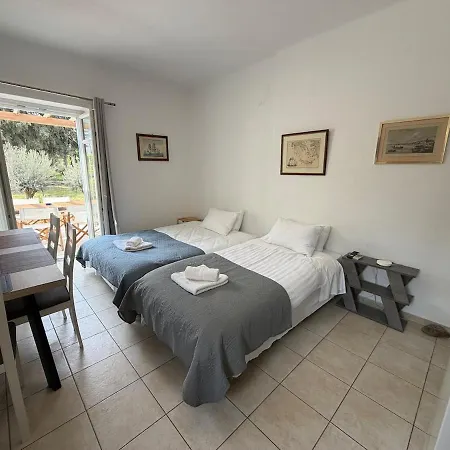 Kaniaris Olive Garden House شقة
